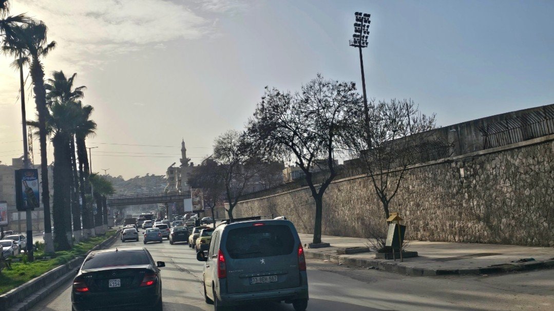 شوارع حلب تختنق بالازدحام ووقت المواطن في "ذمة الله"