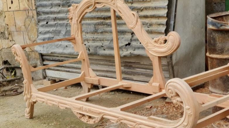 عودة “عاصمة الخشب”... صناعيّو سقبا يرجعون لإحياء المفروشات في الغوطة