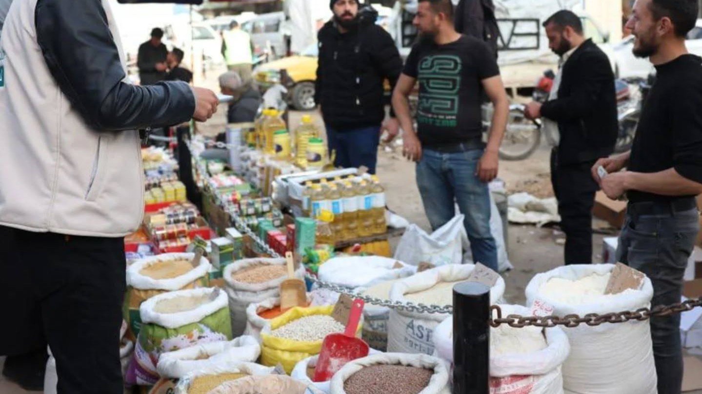 أصحاب البسطات يحتجون في حماة بسبب نقلها لأطراف المدينة