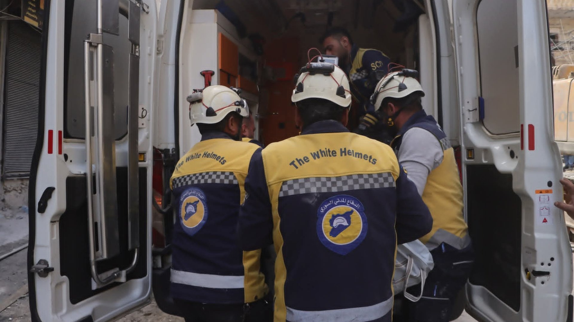 10 deaths in an infinite death toll from the collapsed building in the Ashrafiya neighborhood in Aleppo