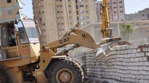 Limited contact during the removal of a different building in the Al-Dahriyah neighborhood in Hama
