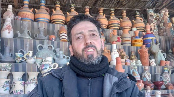 حرفيون سوريون يواصلون صناعة الفخار بخلطة طين من ثلاث مدن