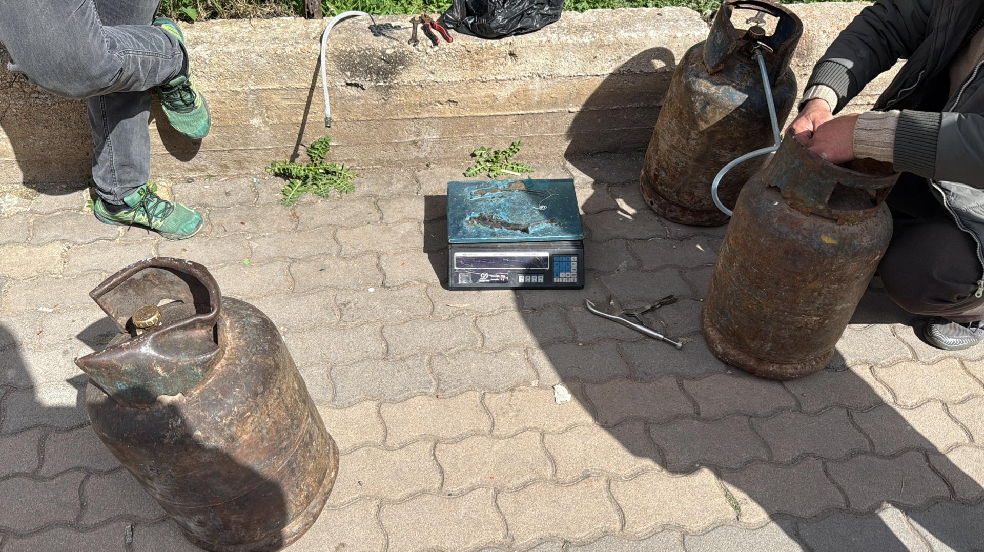 The gas crisis worsens in Homs... counterfeit cylinders and demands for a solution.