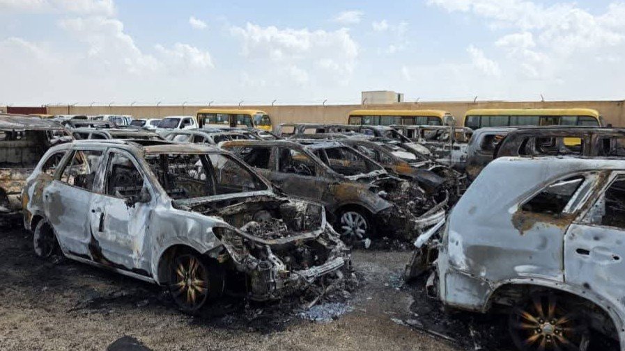   شظايا صاروخ ايراني تتسبب باحتراق 20 سيارة في المنطقة الحرة السورية الأردنية