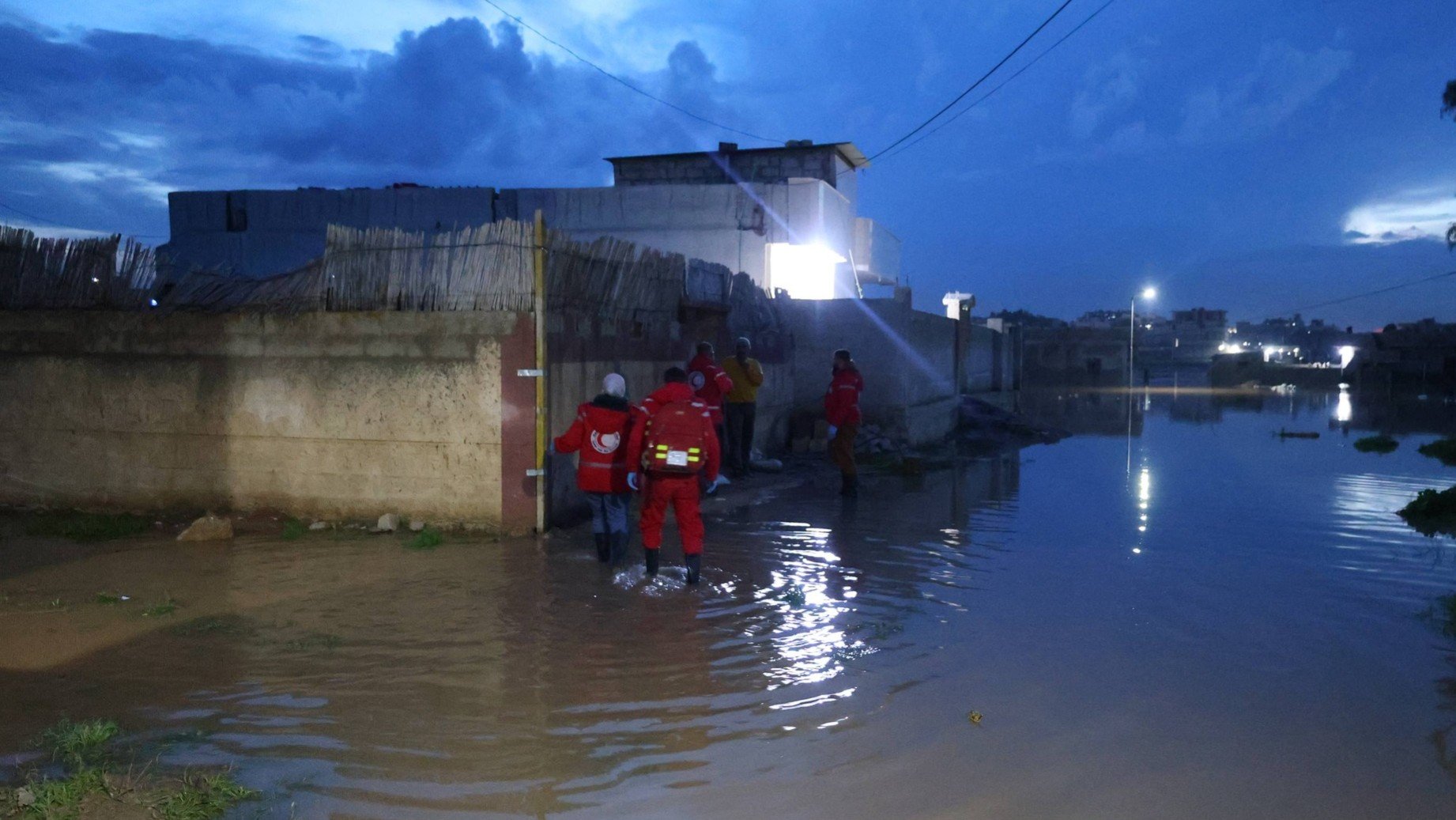 فيضانات الخابور تُجلي عائلات بالحسكة