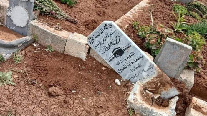 Daraa... vandalizing the graves of the martyrs of the Internal Security Forces in Etman