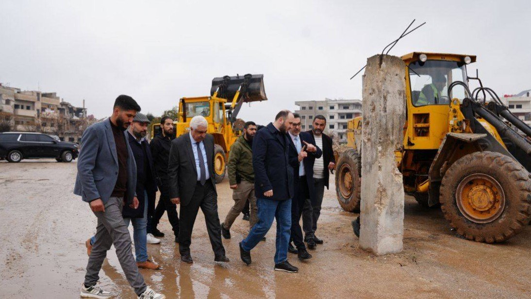 إطلاق مشروع لترحيل وتدوير الأنقاض في حمص بالتعاون مع شركة تركية