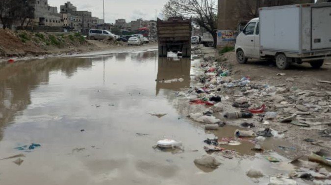 Dilapidated Networks Flood Al-Kabbas Bridge... As the Municipality Settles for Stopgap Solutions