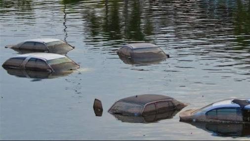 UAE Floods Drive Down Prices of Submerged Cars in Syria