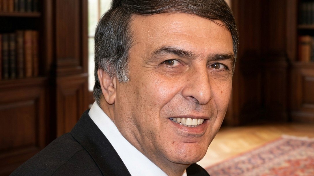 اللواء محمد منصورة موقوف في جبلة ونُقل إلى دمشق