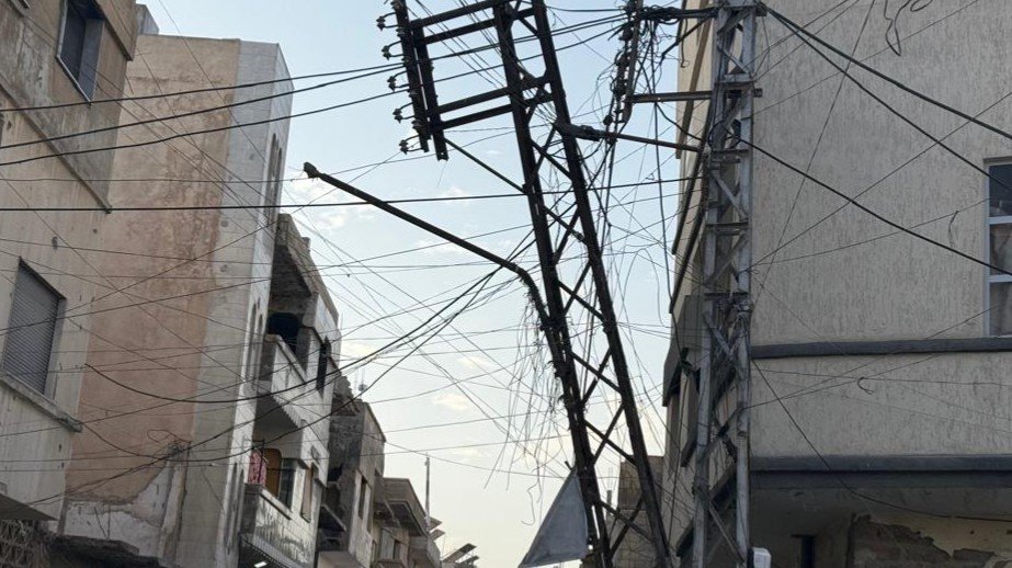 ورشات الصيانة تجهز خطوط كهرباء في الدار الكبيرة