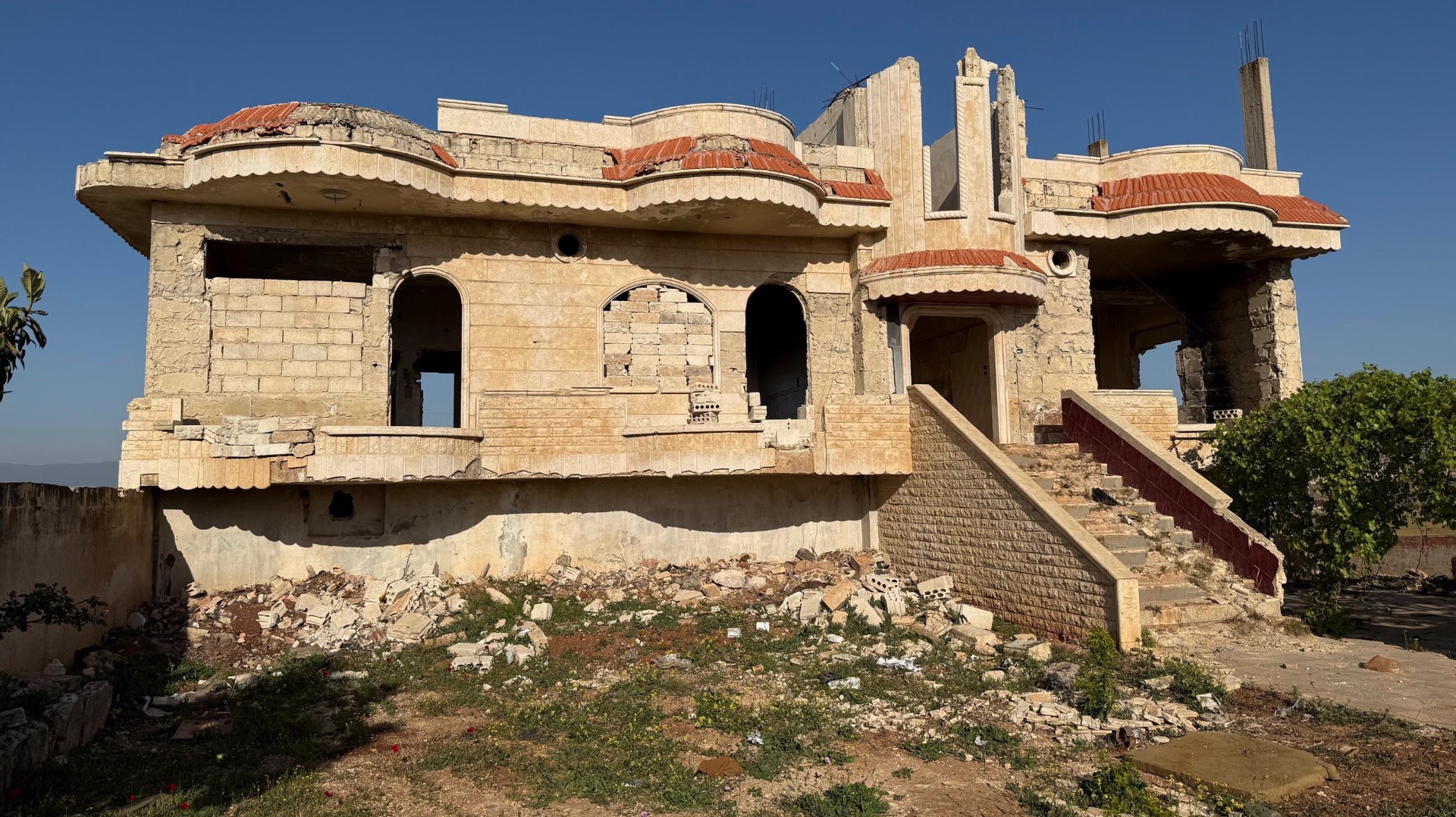 بعد فاجعة دامية.. تفجيرات لإزالة مخلفات الحرب في الهبيط جنوب إدلب