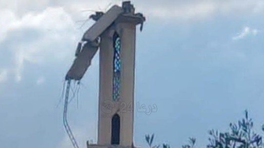 انهيار مئذنة في ريف درعا.. إرث القصف يعود للواجهة