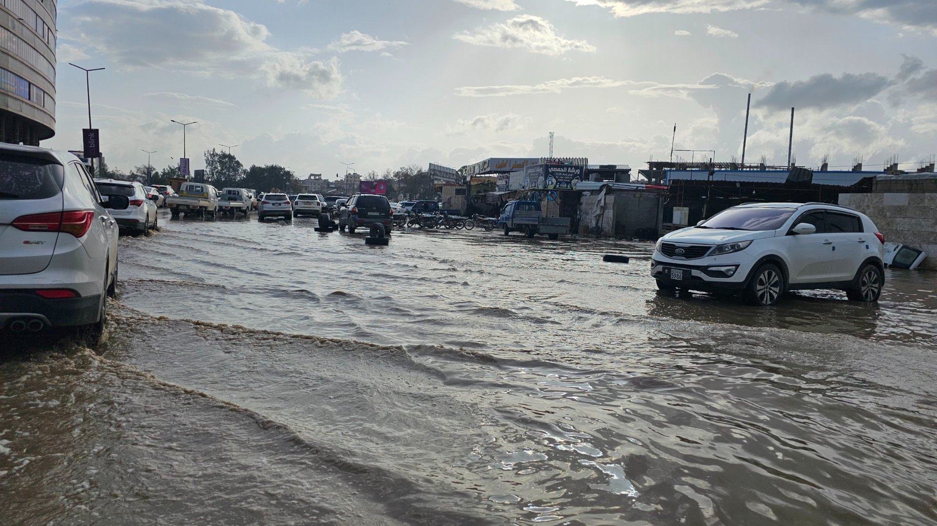 بحر الشمال الإدلبي.. شوارع سرمدا الغارقة بالأمطار 