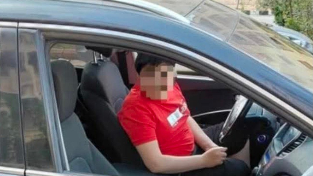 أقصر من المقود .. أطفال يقودون السيارات في حلب