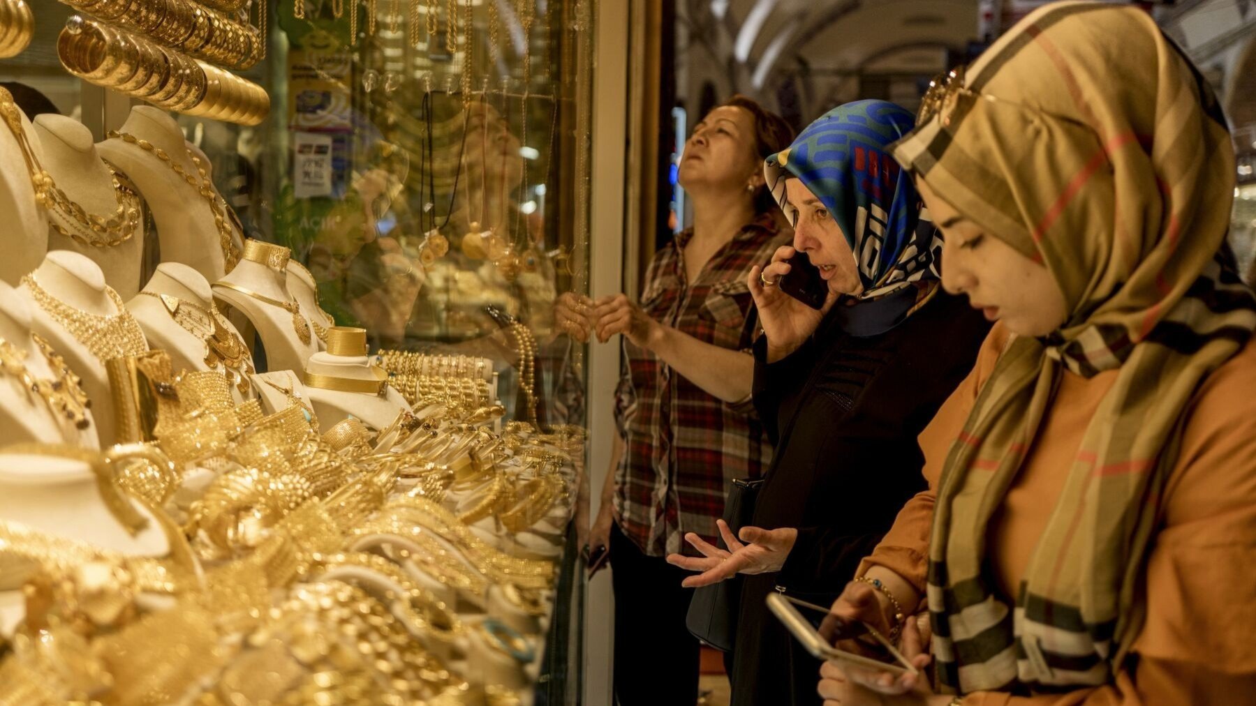 سوريا تحظر بيع الذهب عبر مواقع التواصل الاجتماعي