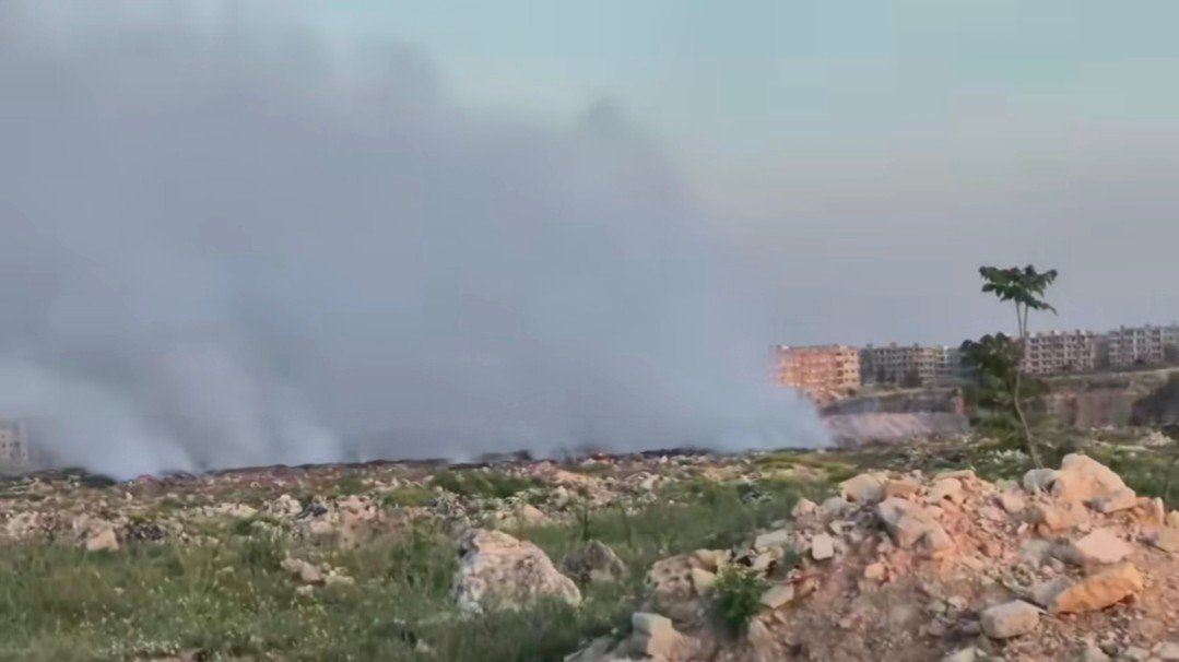 حرق النفايات.. خطر صحي ناجم عن تدهور القطاع الخدمي في حلب
