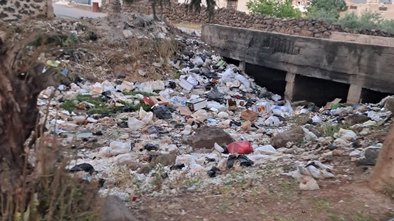 غياب دور البلدية يحوّل وادي انخل إلى مكب نفايات