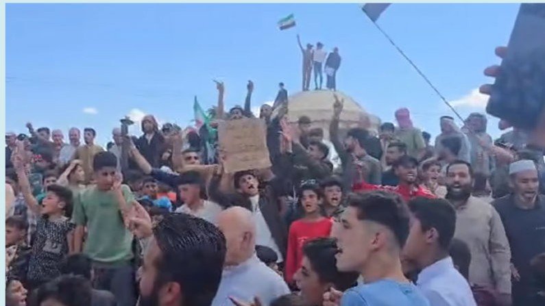 Raqqa... The people want to oust the governor.