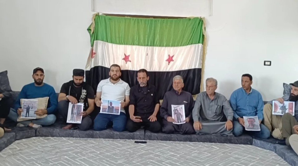 ذوو ضحايا فلول النظام بدرعا يطالبون بتحقيق العدالة